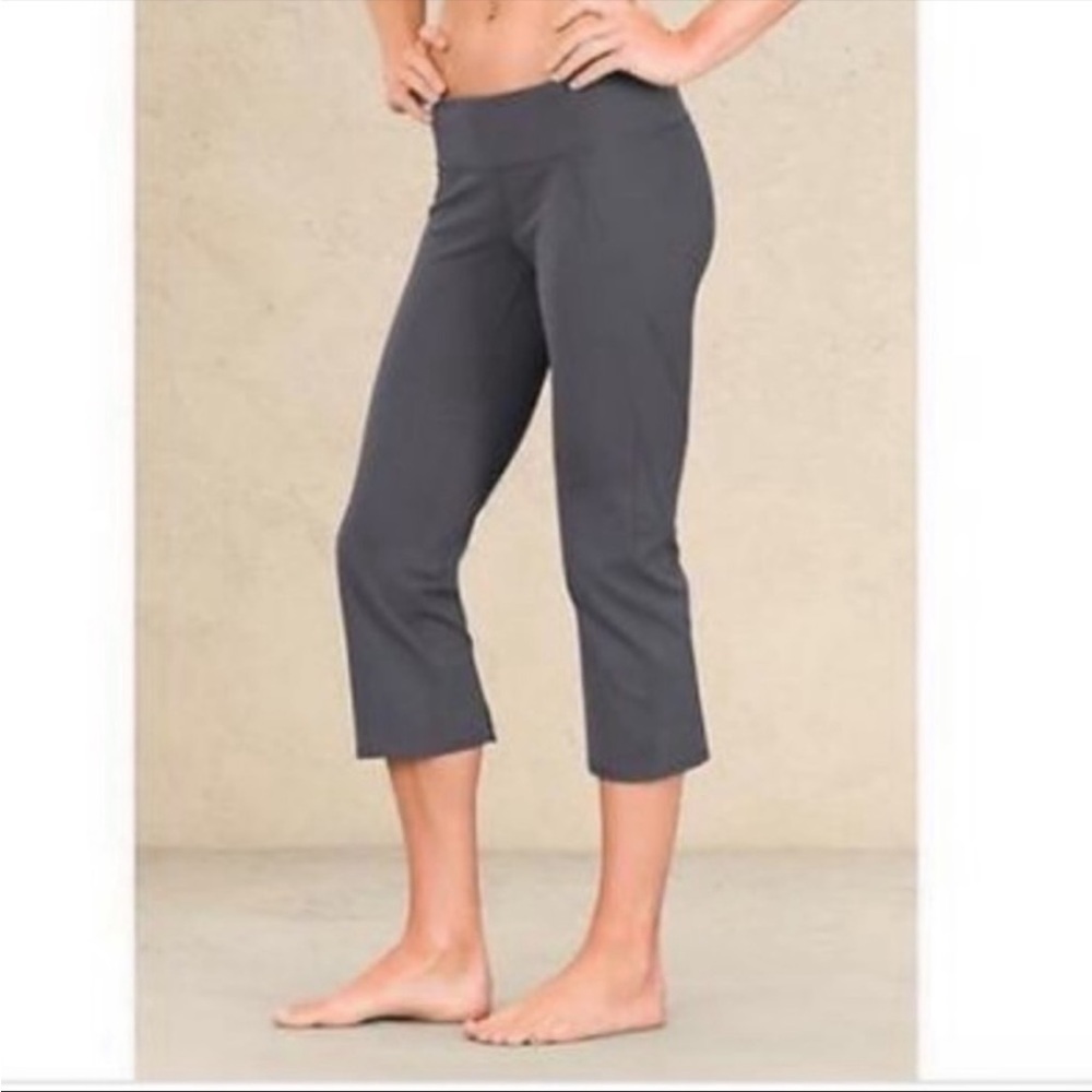 Athleta Power Ananda Split hem gray capri leggings in medium
